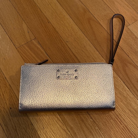 Kate Spade Wellesley Wristlet in Rosegold - Picture 1 of 4